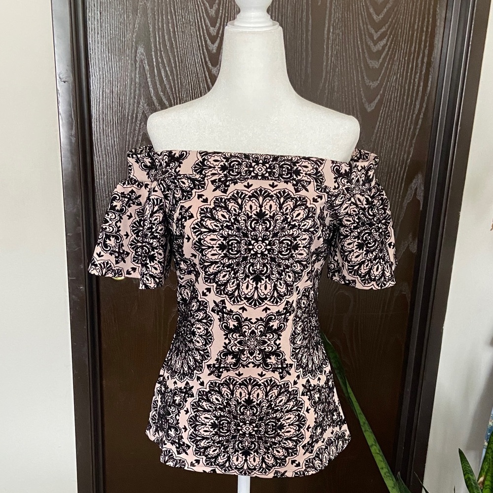 VENUS Off-Shoulder Black and Pink Blouse